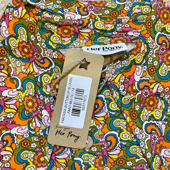 SOLD - Fantasia Button Up Blouse - Picture 5 of 5